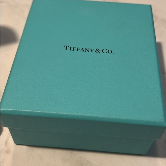 Large T Tiffany Necklace - Picture 4 of 5